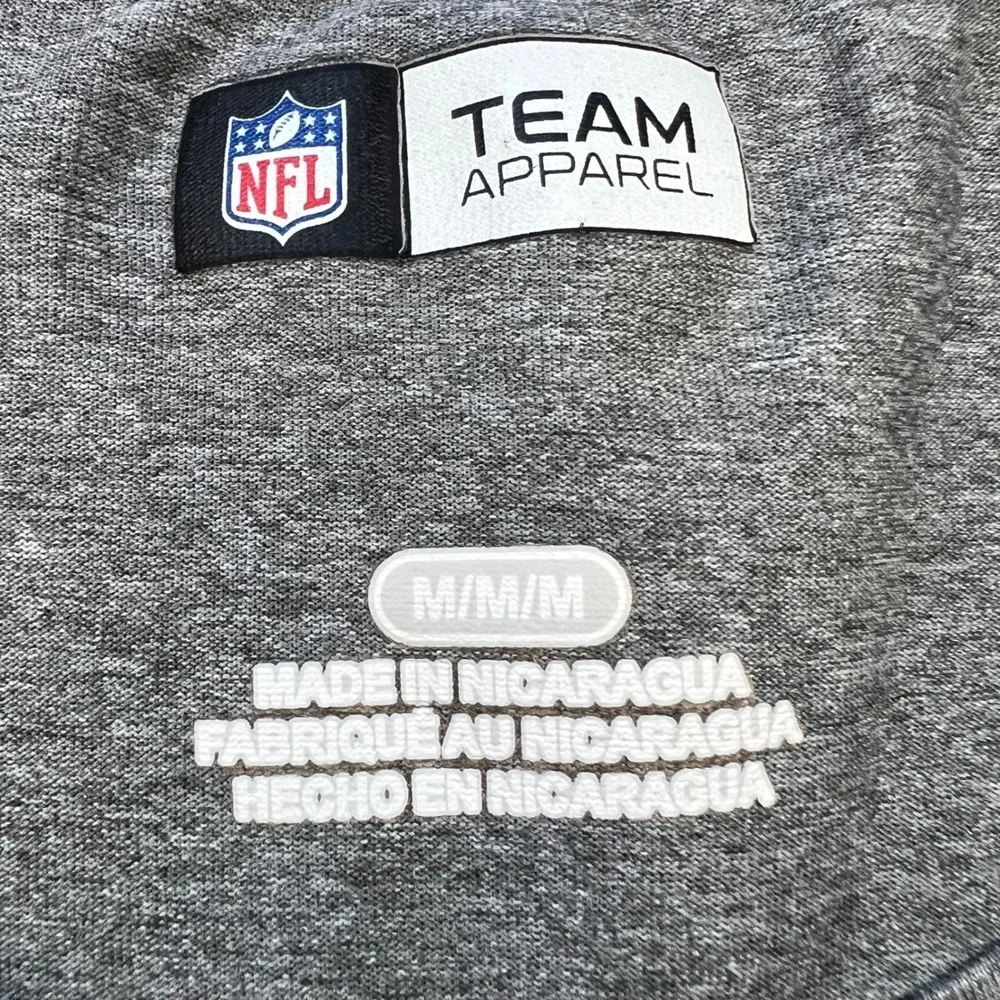 Los‎ Angeles Chargers T-Shirt Mens Size Medium NFL Team Apparel Poly Bolt Up